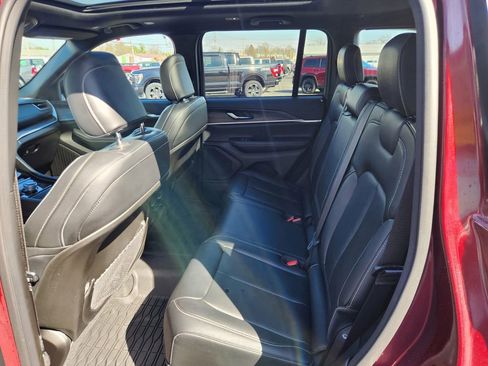 Used 2024 Jeep Grand Cherokee Limited image 15