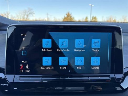 Certified 2025 Volkswagen Atlas Cross Sport SE image 20