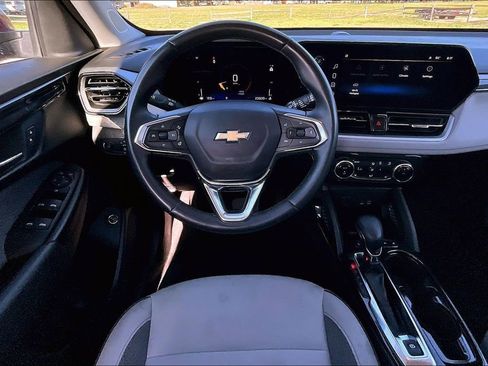 Used 2025 Chevrolet TrailBlazer LT w/ Convenience Package image 5