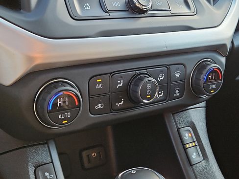 Used 2018 GMC Acadia SLE image 14