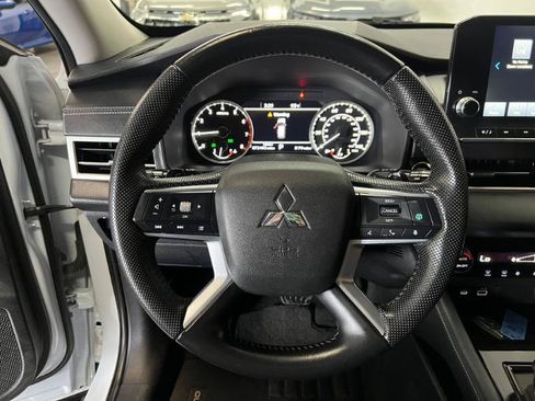 Used 2023 Mitsubishi Outlander SE FWD image 11