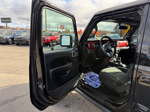 Used 2021 Jeep Gladiator Rubicon w/ Dual Top Group AWD/4WD image 13