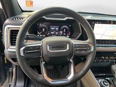 Certified 2025 GMC Canyon Denali image 10