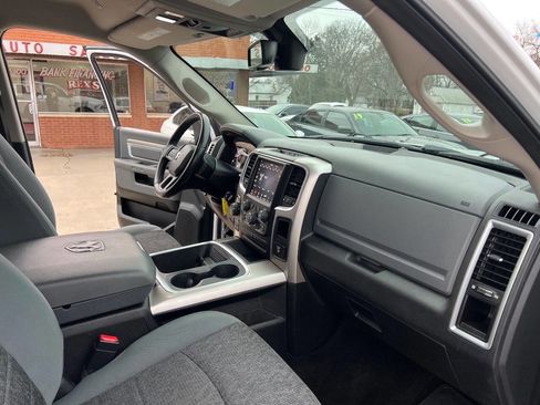Used 2018 RAM 1500 SLT image 18