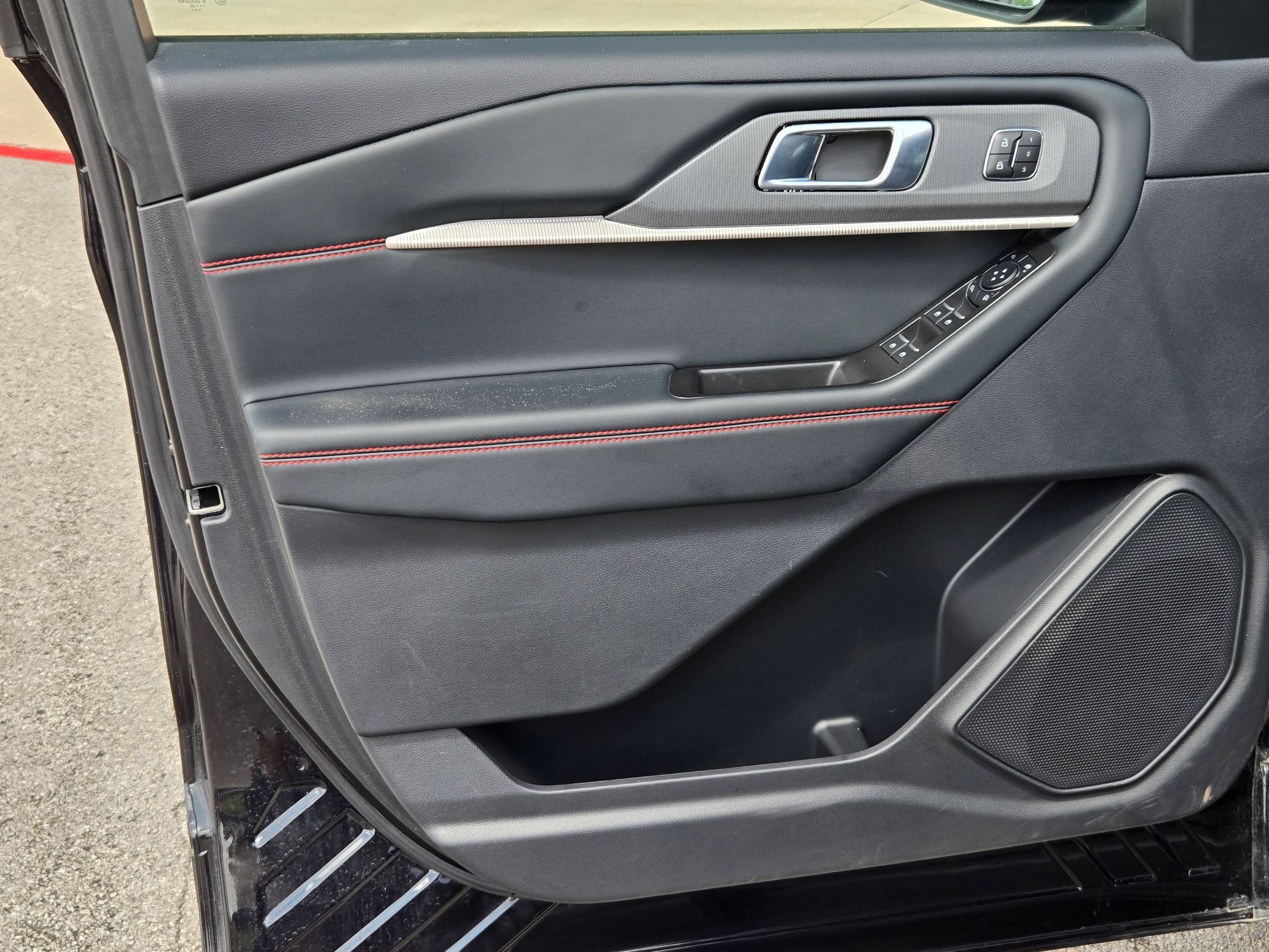 Used 2025 Ford Explorer ST AWD/4WD image 10
