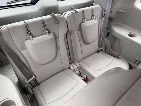 Used 2013 Toyota Highlander SE image 13