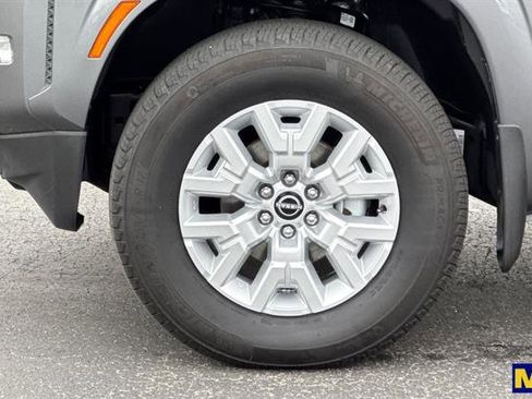 Used 2024 Nissan Frontier SV w/ Technology Package image 32