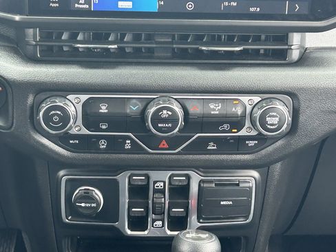 Used 2025 Jeep Wrangler Unlimited Sport AWD/4WD image 21