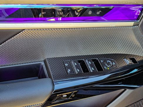 Used 2025 BMW 740i xDrive image 12