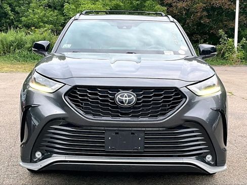 Used 2022 Toyota Highlander XSE AWD/4WD image 2