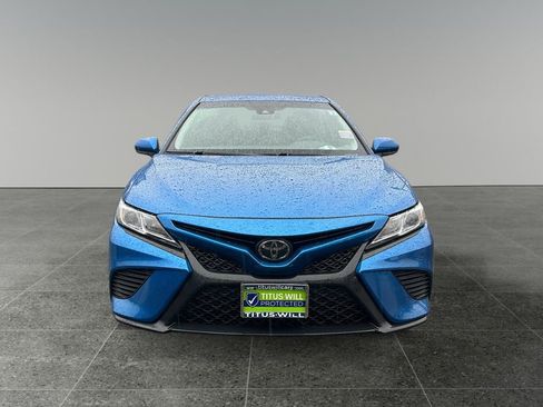 Used 2019 Toyota Camry SE image 2