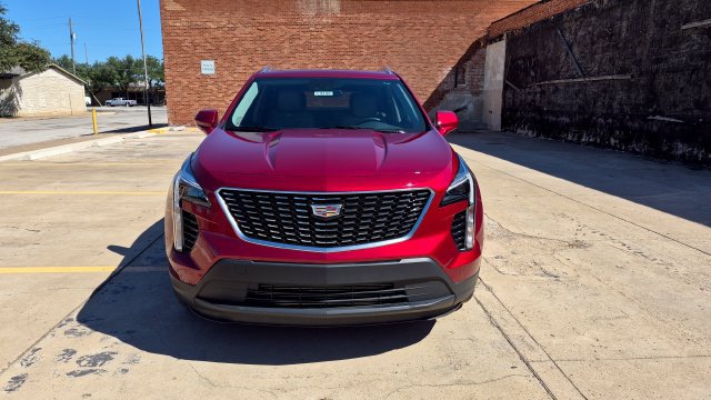 Used 2023 Cadillac XT4 Luxury w/ Cold Weather Package FWD image 2
