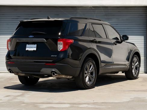 Used 2024 Ford Explorer XLT w/ Equipment Group 202A AWD/4WD image 30