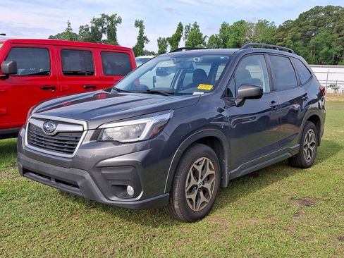Used 2021 Subaru Forester Premium AWD/4WD image 3