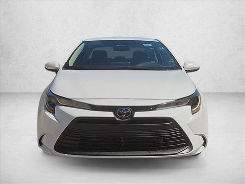Used 2025 Toyota Corolla LE FWD image 2