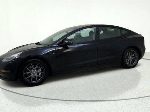 Used 2022 Tesla Model 3 RWD image 4