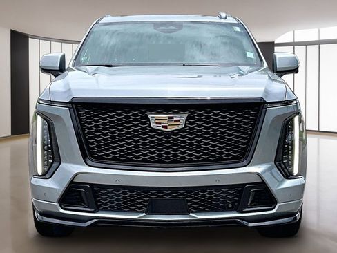Used 2025 Cadillac Escalade V AWD/4WD image 3