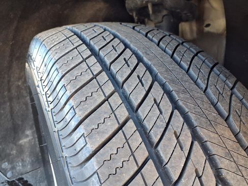 Used 2022 Kia Carnival LX image 32