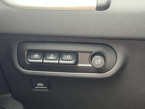 Used 2022 GMC Terrain SLT w/ Tech Package FWD image 21