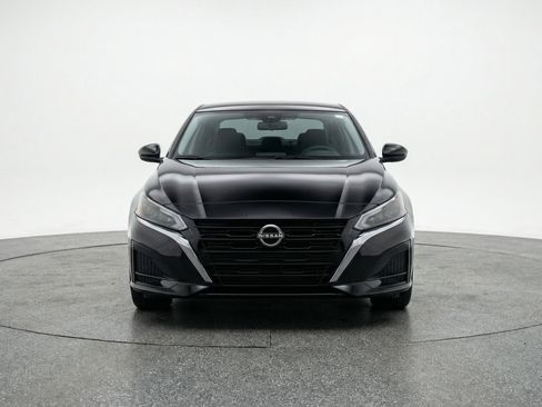 Used 2025 Nissan Altima 2.5 SV FWD image 2