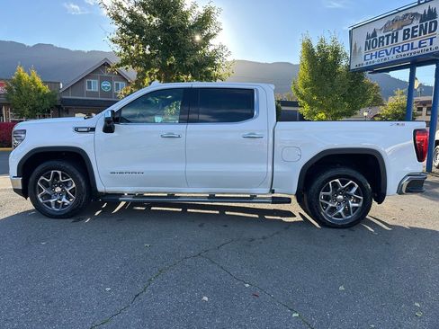 Used 2024 GMC Sierra 1500 SLT w/ SLT Premium Plus Package image 9
