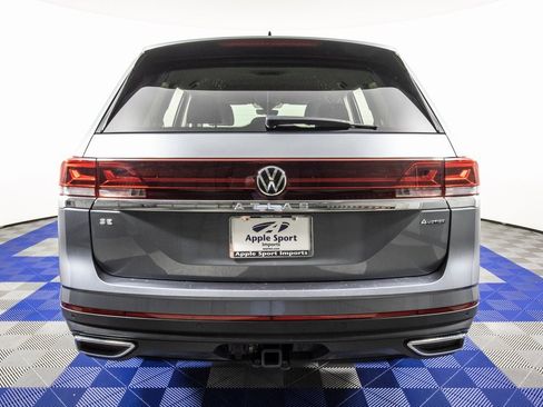 Used 2025 Volkswagen Atlas SE image 3