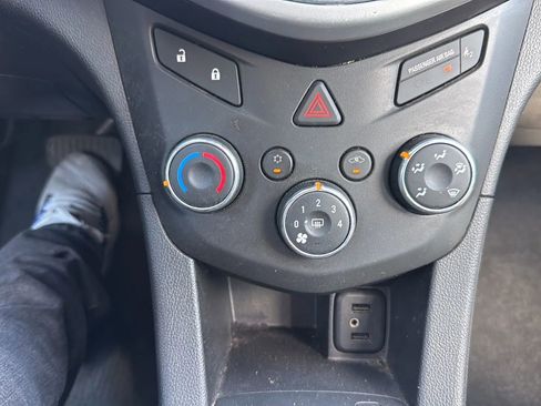 Used 2020 Chevrolet Sonic LT image 19