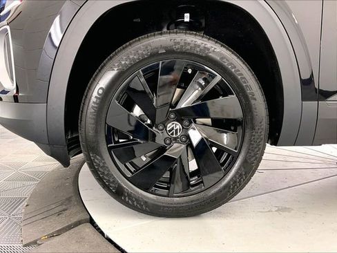 New 2026 Volkswagen Atlas SE FWD image 12