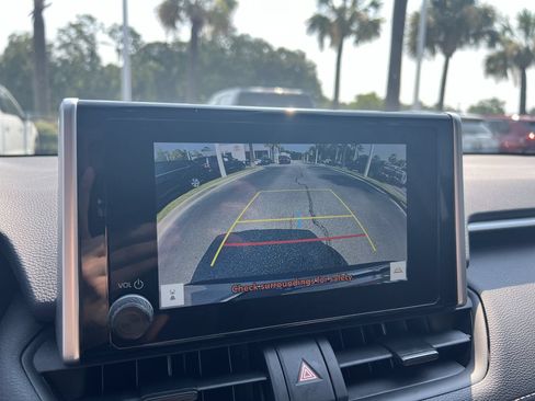 Used 2025 Toyota RAV4 XLE FWD image 24