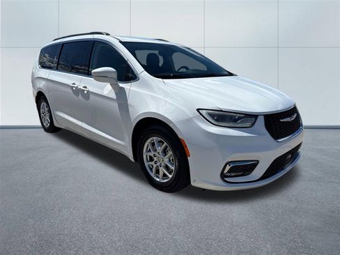 Used 2022 Chrysler Pacifica Touring-L image 7