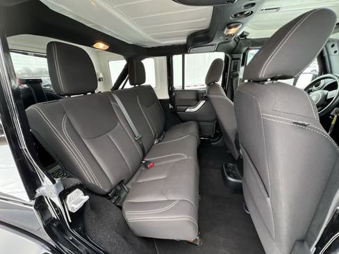 Used 2018 Jeep Wrangler Unlimited Sahara image 26