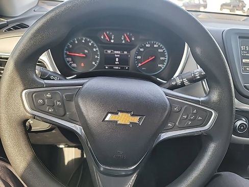 Used 2018 Chevrolet Equinox LS image 18