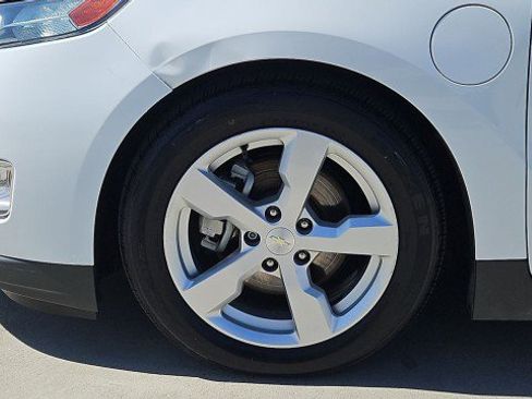 Used 2015 Chevrolet Volt FWD image 31