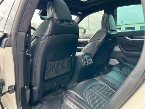 Used 2019 Maserati Levante S GranSport image 11