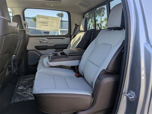 New 2026 Chrysler Pacifica Select image 16