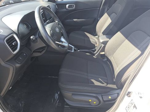 Used 2025 Hyundai Venue SEL FWD image 24