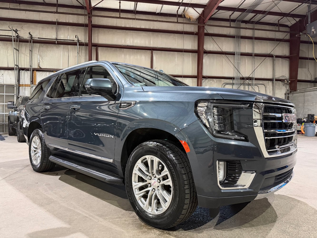 Used 2021 GMC Yukon SLT w/ SLT Luxury Plus Package RWD image 1