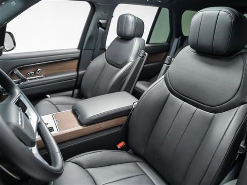 Used 2025 Land Rover Range Rover SE image 15