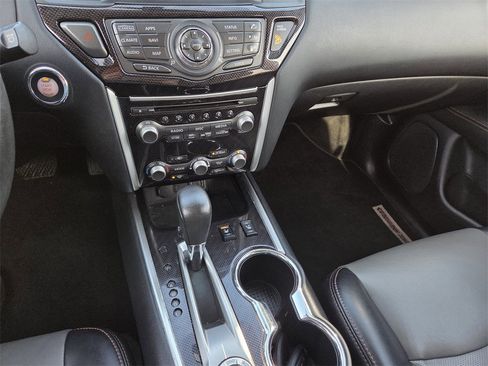 Used 2019 Nissan Pathfinder SL image 14