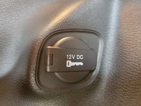 Used 2022 Jeep Cherokee Trailhawk AWD/4WD image 9