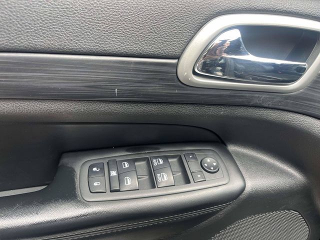 Used 2022 Jeep Grand Cherokee Laredo X RWD image 19