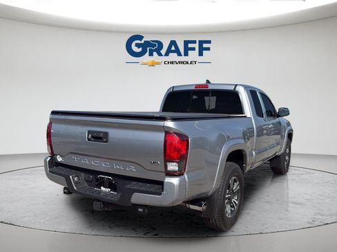 Used 2018 Toyota Tacoma TRD Sport AWD/4WD image 7