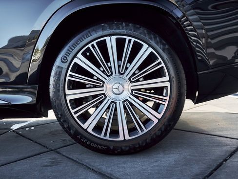 Used 2024 Mercedes-Benz Maybach GLS 600 4MATIC image 10