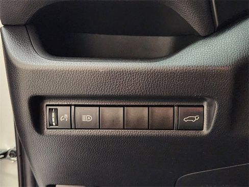 Used 2020 Toyota RAV4 XLE Premium image 21