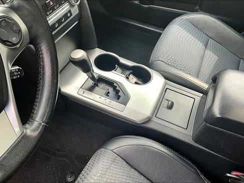 Used 2014 Toyota Camry SE w/ Moonroof Package FWD image 16