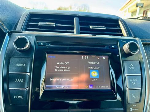 Used 2015 Toyota Camry XLE image 19