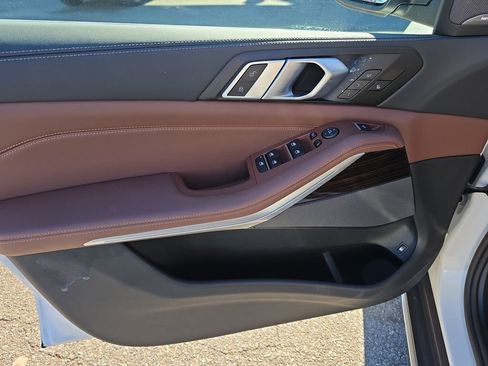 Used 2025 BMW X5 xDrive50e w/ Premium Package image 19