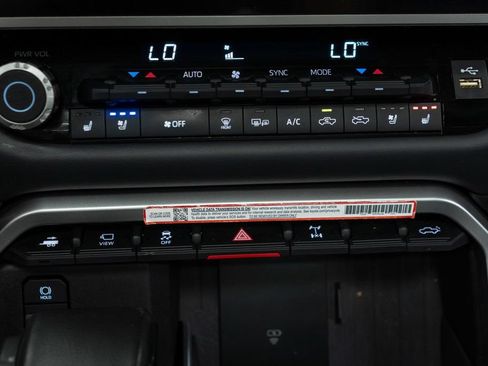 Used 2025 Toyota Tundra Platinum w/ TRD Off-Road Package AWD/4WD image 24