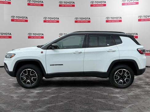 Used 2024 Jeep Compass Trailhawk AWD/4WD image 8