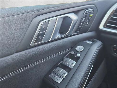 Used 2021 BMW X7 xDrive40i w/ Premium Package image 26